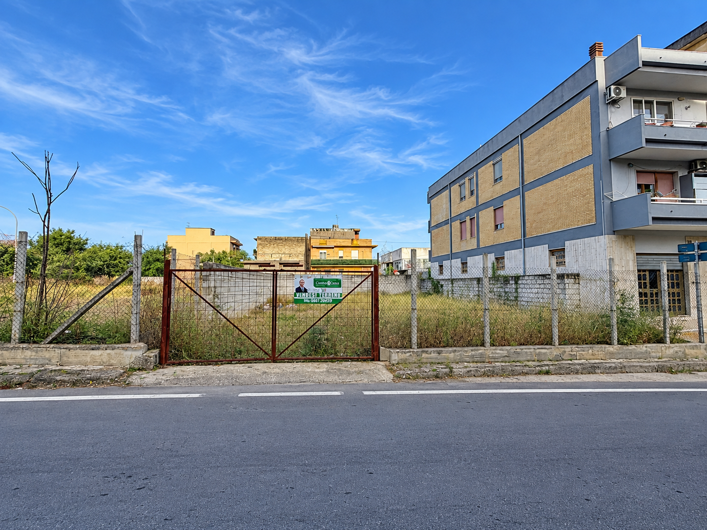 LUCERA – CONTRADA ACQUASALSA, A CONFINE CON VIA DELLE PORTE ANTICHE